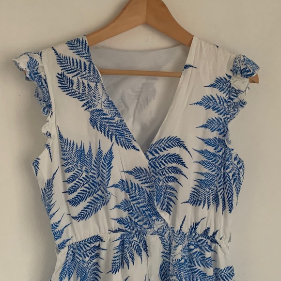 Sleeveless Romper White Blue Leaf Print - Picture 4 of 9
